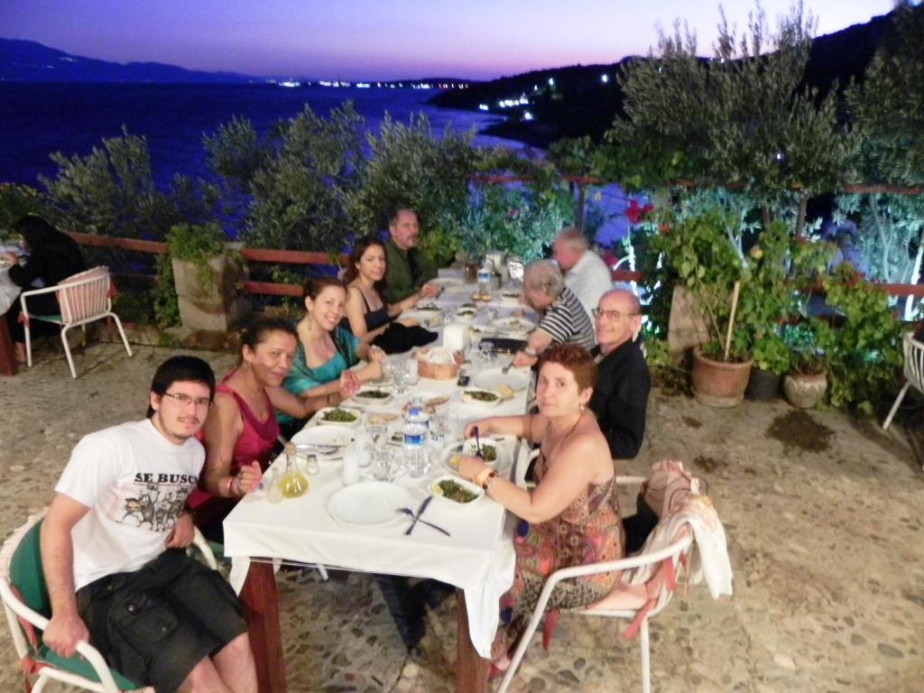 Assos Terrace Hotel Exteriör bild