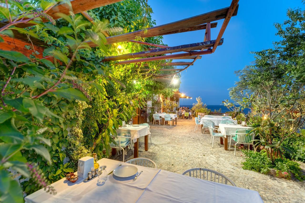 Assos Terrace Hotel Exteriör bild